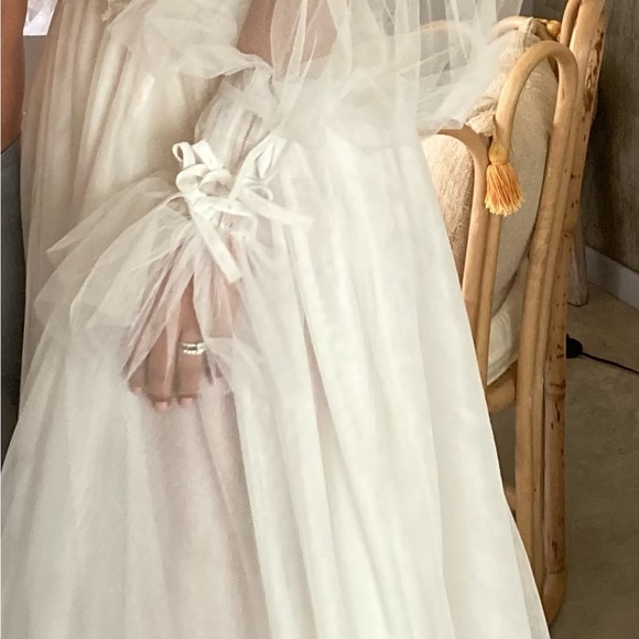 Liz Martinez “Rain” Wedding Dress size 6 Custom white on white worn for pre phot - Picture 7 of 10